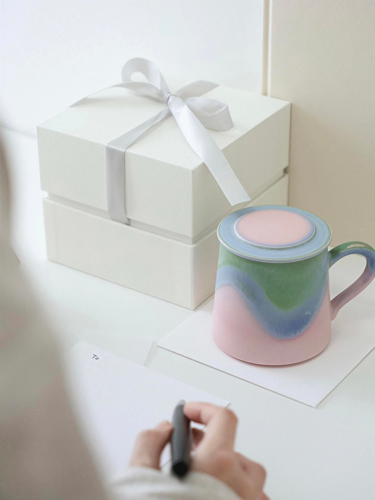 Xiangshang Mountain Glimpse Green Lidded Mug, Handmade Jingdezhen Reactive Glaze Mug